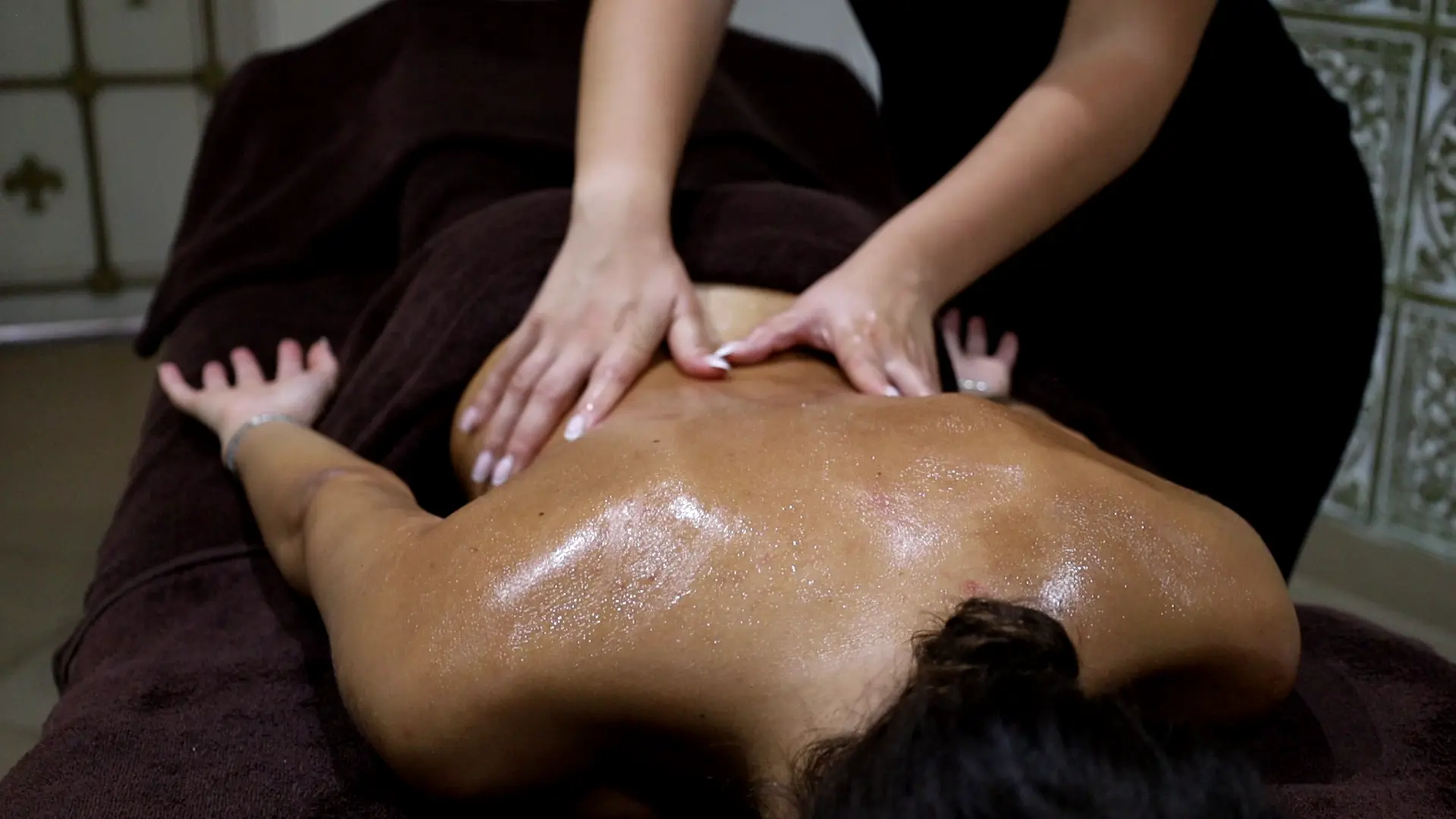 Свързани чрез допир: културни корени на масажа